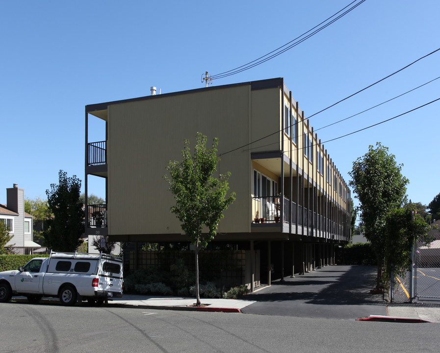 30 Locust Ave in Larkspur, CA - Building Photo