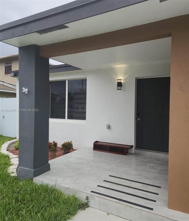 38 Edmund Rd in West Park, FL - Building Photo - Building Photo