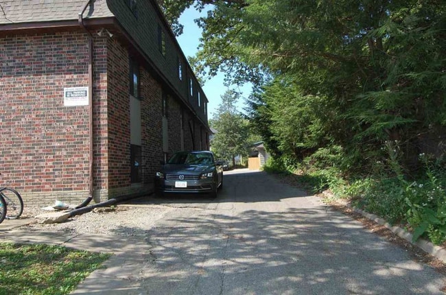 365 Ellis Ave in Iowa City, IA - Building Photo - Building Photo
