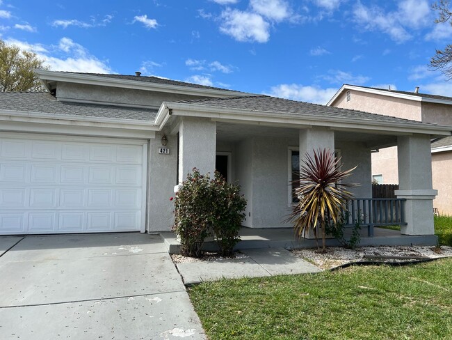 421 Peregrine Dr in Patterson, CA - Building Photo - Building Photo