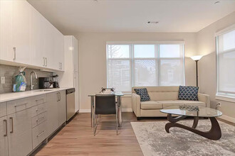 40 E Pier Dr in Boston, MA - Building Photo - Building Photo