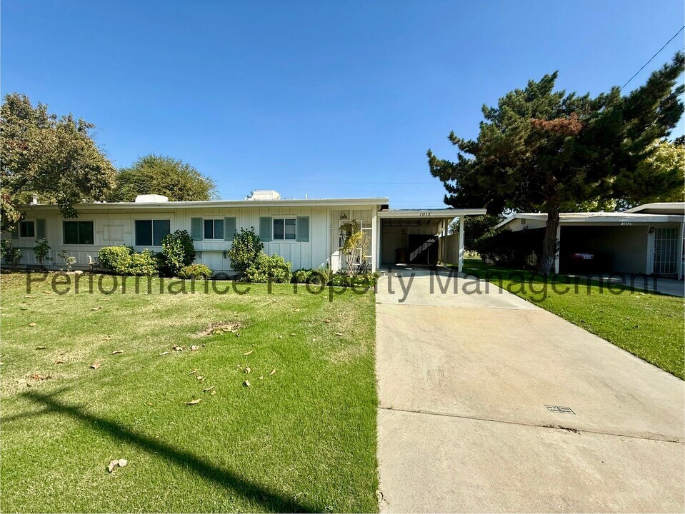 1012 Pebble Beach Dr in Bakersfield, CA - Building Photo