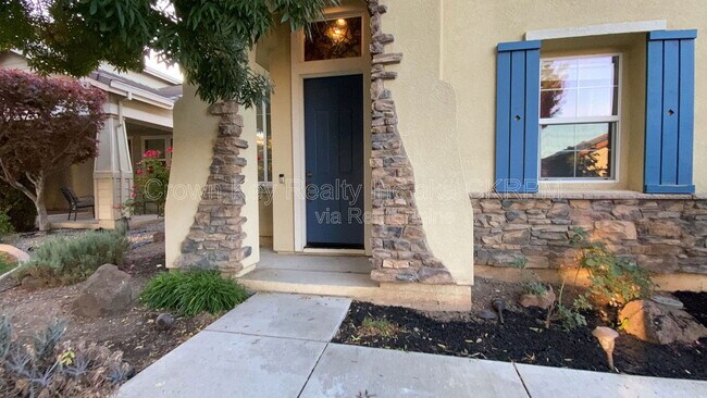 4685 Dandelion Loop in Tracy, CA - Building Photo - Building Photo