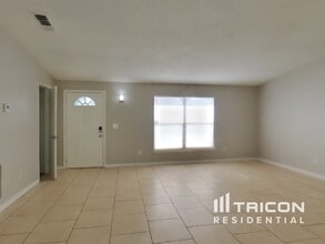 2356 Sharon Lake Dr in Jacksonville, FL - Foto de edificio - Building Photo