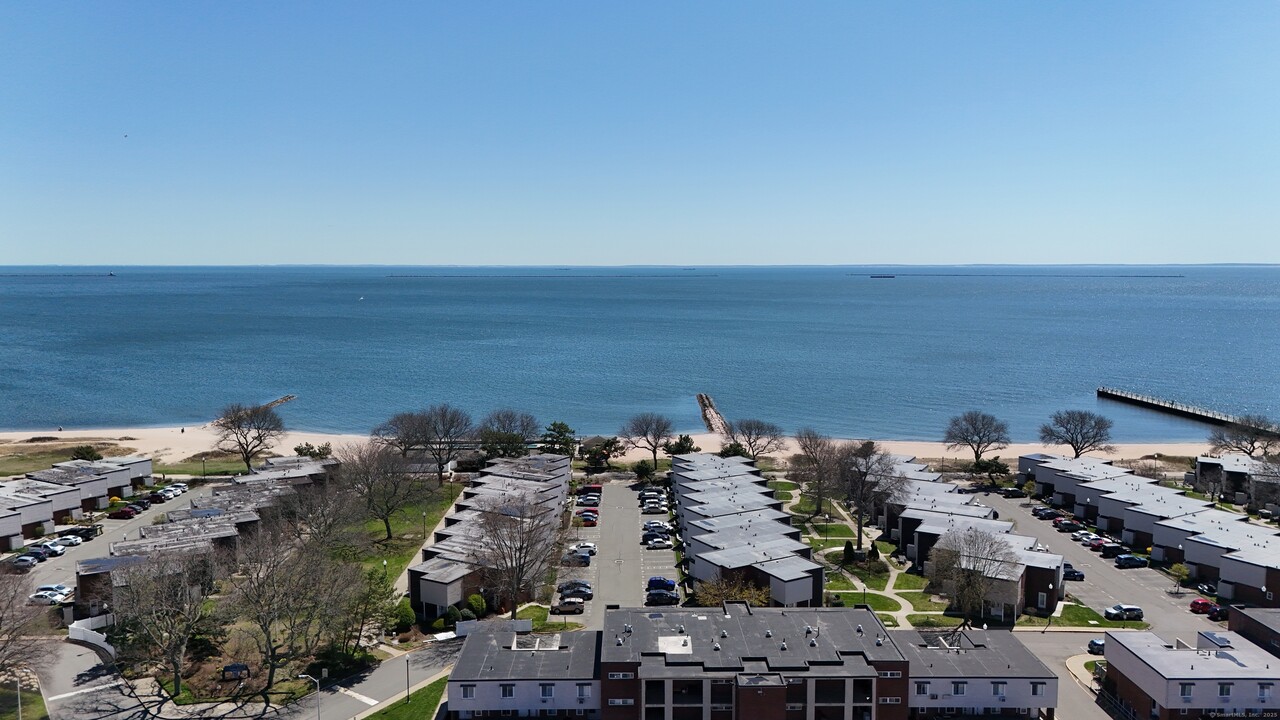 35 W Walk in West Haven, CT - Foto de edificio