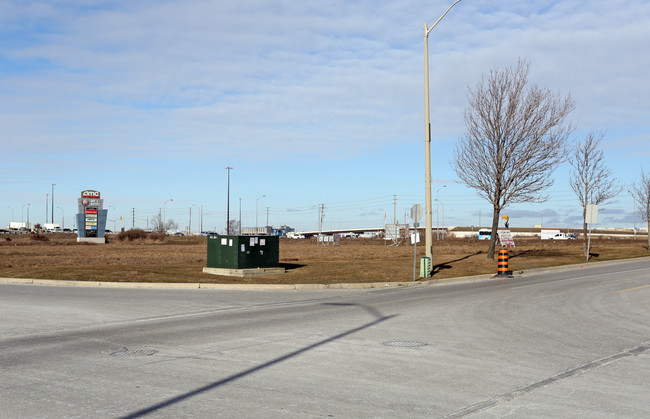 Grand at Festival Condominiums in Vaughan, ON - Building Photo - Building Photo