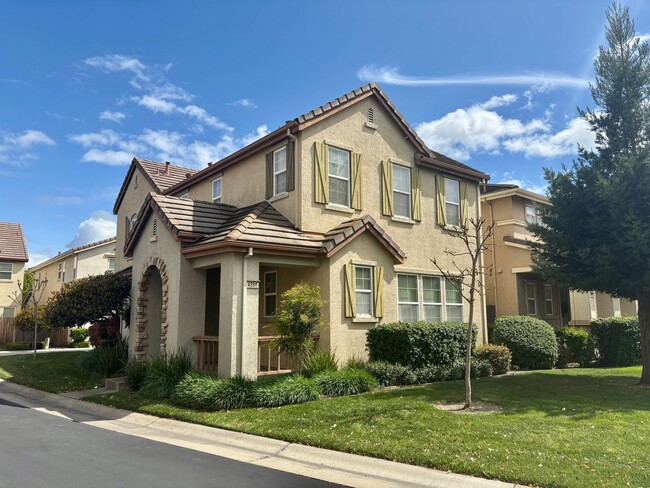 4996 Madamin Way in Sacramento, CA - Building Photo - Building Photo