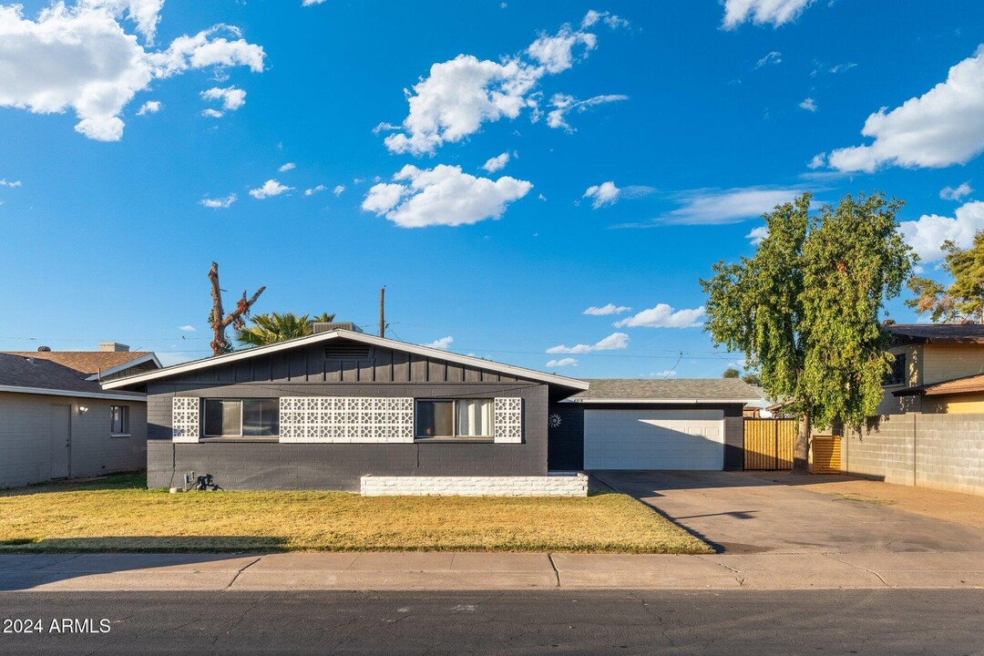 4518 W Rose Ln in Glendale, AZ - Building Photo