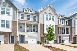 6220 W Stonepath Garden Dr in Chester, VA - Building Photo