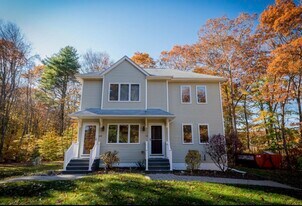 118 Oslo St in Mystic, CT - Building Photo