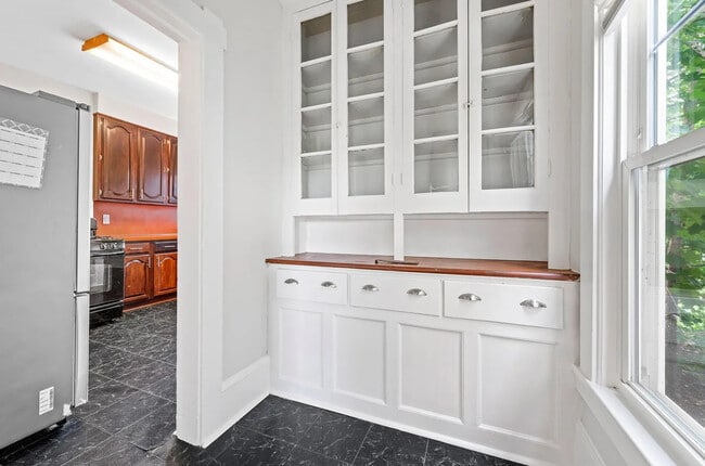 property at 115 W Cliff St