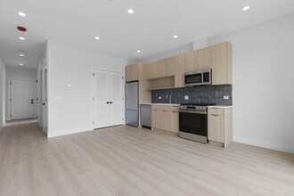 904 W Dakin St in Chicago, IL - Building Photo - Building Photo