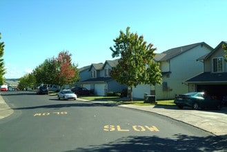 Townhomes at Mountain View - Valley Avenue in Sumner, WA - Building Photo - Building Photo