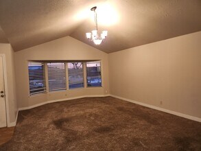 1721 E 4620 S in Millcreek, UT - Foto de edificio - Building Photo