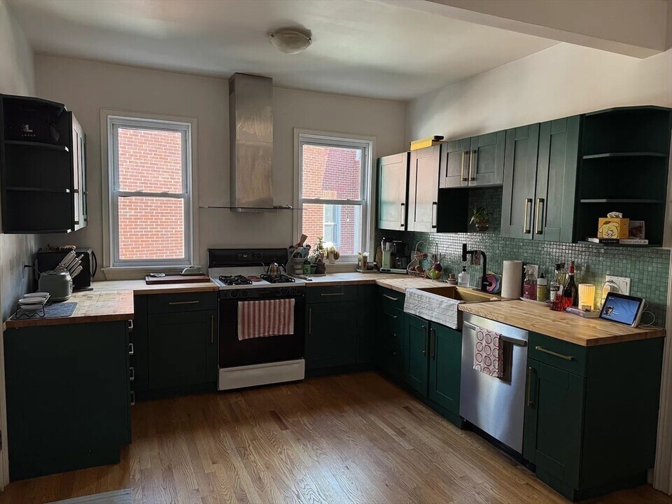 133 Columbia St in Brookline, MA - Building Photo