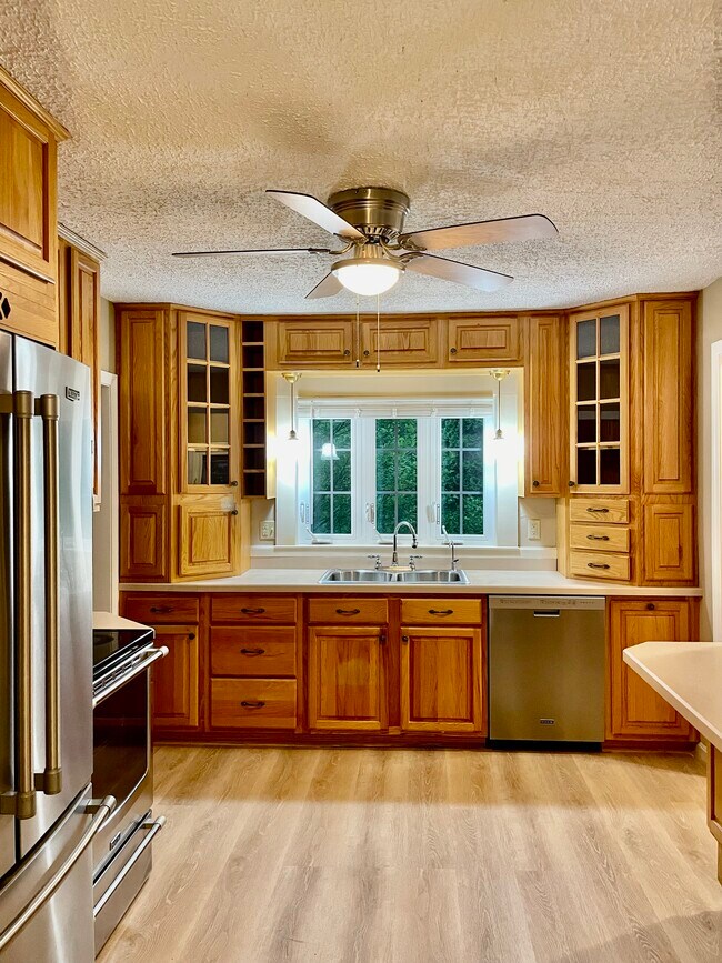 6 Madeline St, Unit 1 in Worcester, MA - Foto de edificio - Building Photo