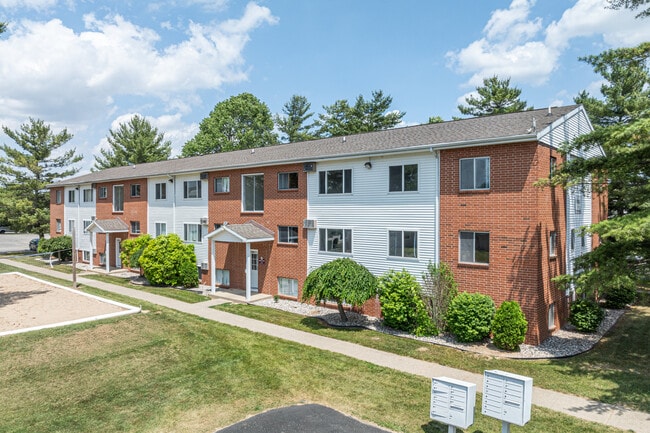 The Edge at 1815 - Student Housing in Mt. Pleasant, MI - Foto de edificio - Building Photo
