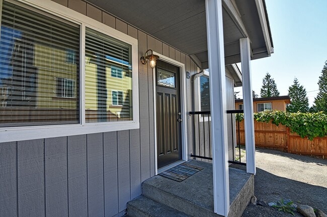 15115 40th Ave W in Lynnwood, WA - Foto de edificio - Building Photo