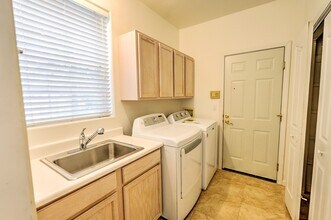 675 Shoshone St in South Lake Tahoe, CA - Building Photo - Building Photo