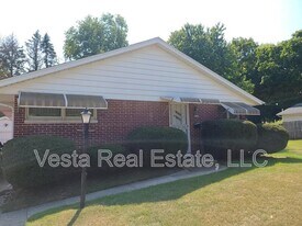 311 E Lincoln St in Bloomington, IL - Building Photo