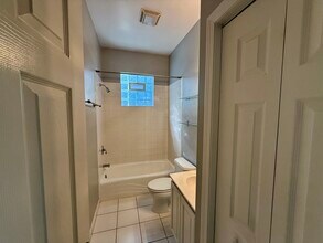 2416 W Thomas St in Chicago, IL - Building Photo - Building Photo