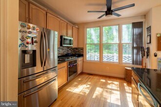 4215 Timber Meadow Dr in Fairfax, VA - Building Photo - Building Photo