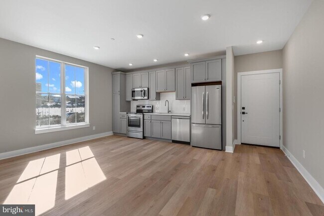 6712 Ridge Ave in Philadelphia, PA - Foto de edificio - Building Photo