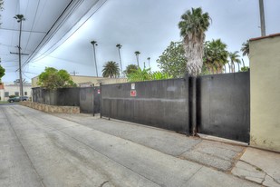 2404 Grandview Ave in Venice, CA - Building Photo - Building Photo