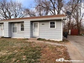 802 Hartford Ave in Des Moines, IA - Building Photo