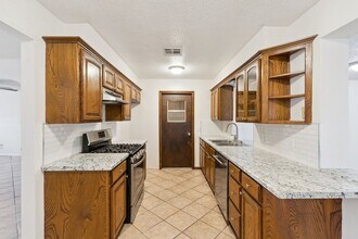 404 Rock Pl in Moore, OK - Foto de edificio - Building Photo