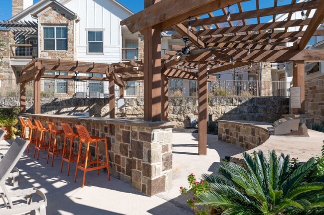 Cortland at Fredericksburg in San Antonio, TX - Foto de edificio - Building Photo