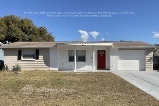 3306 Brookfield Dr in Holiday, FL - Building Photo