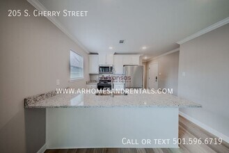 205 S Cherry St in North Little Rock, AR - Building Photo - Building Photo