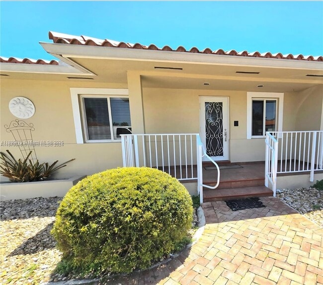 property at 7600 SW 19th Terrace