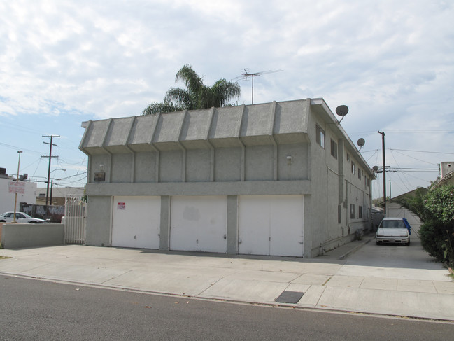 36 W Louise in Long Beach, CA - Foto de edificio - Building Photo