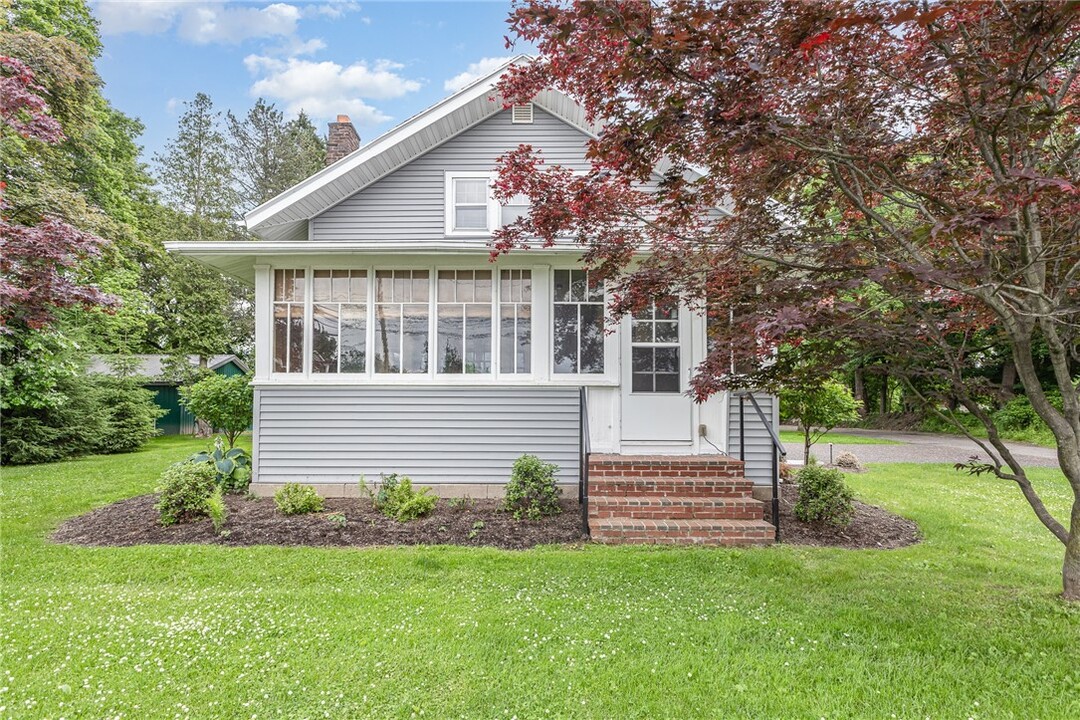 681 Whitney Rd in Fairport, NY - Building Photo