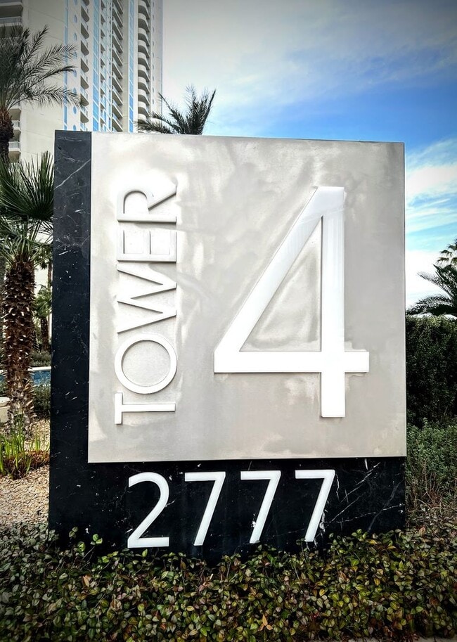 2777 Paradise Rd in Las Vegas, NV - Building Photo - Building Photo