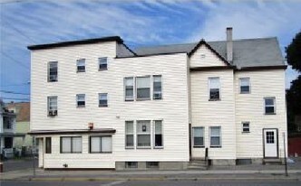 135 James St in Utica, NY - Building Photo
