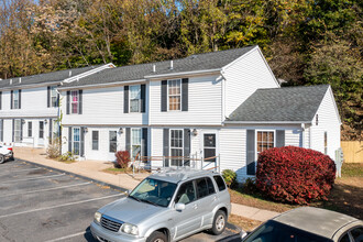 Diamond Court Apartments in Waterbury, CT - Building Photo - Building Photo