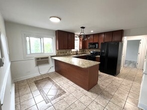 6842 W Lode Dr in Worth, IL - Building Photo - Building Photo