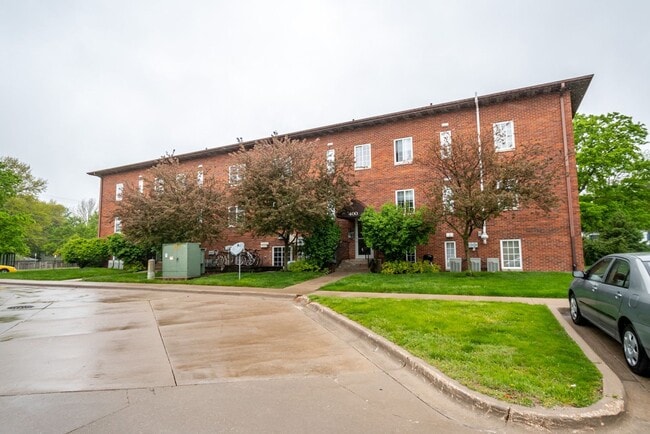 property at 401 Grandview Ct