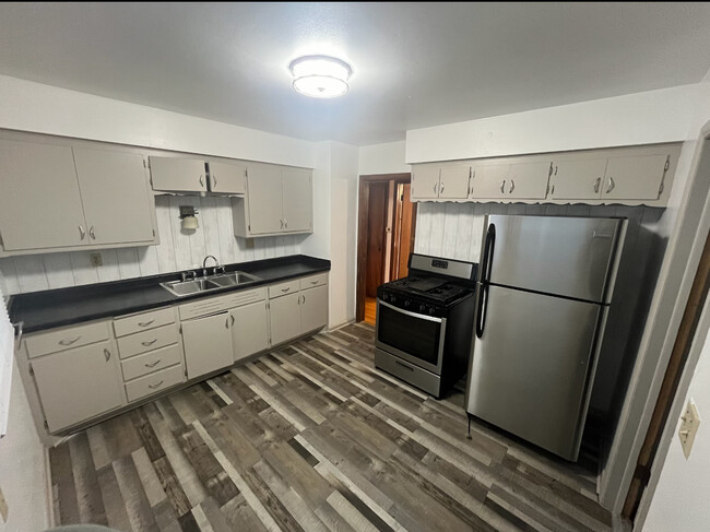 527 S 74th St, Unit 527 Lower unit