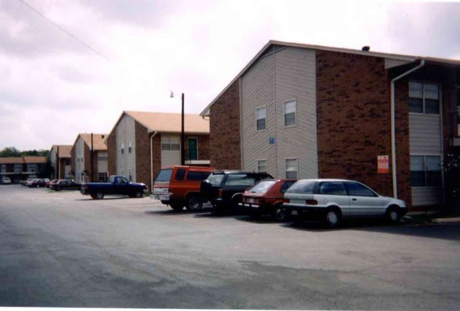 Quail Oaks in Mesquite, TX - Foto de edificio - Building Photo