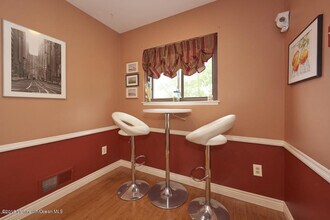 22 Beverly Ct in Tinton Falls, NJ - Building Photo - Building Photo