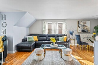 321 Hackett Blvd in Albany, NY - Building Photo - Building Photo