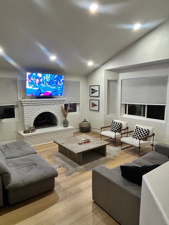 1728 Santa Ana Ave, Unit A in Costa Mesa, CA - Building Photo - Building Photo