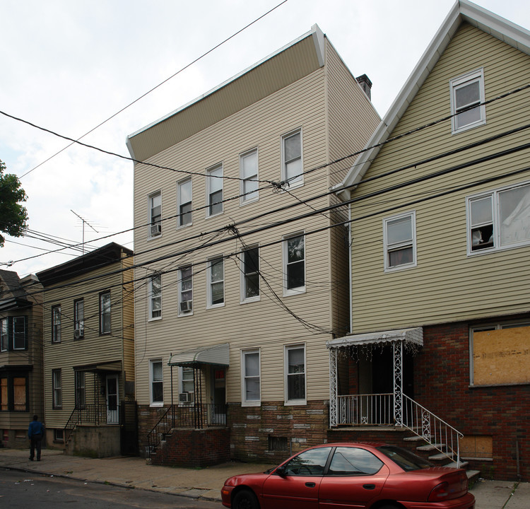 47 Hawkins St in Newark, NJ - Foto de edificio