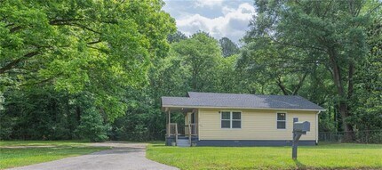 525 Baker Cir NW in Atlanta, GA - Building Photo - Building Photo