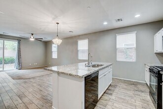 9056 Walker Lake Ct in Las Vegas, NV - Building Photo - Building Photo