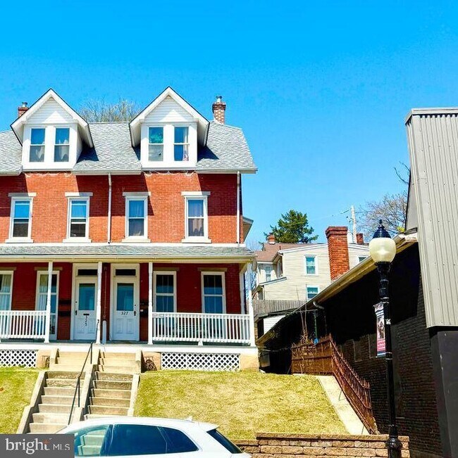 327 Main St in Royersford, PA - Building Photo - Building Photo